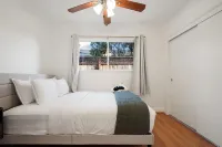 LakeFront Lavender House Hotels in San Mateo