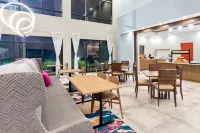 Hampton Inn & Suites Pensacola/I-10 Pine Forest Road - Breakfast