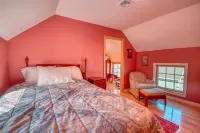 4BR Bartlett. Near Attitash & Saco River. Sleeps 10+