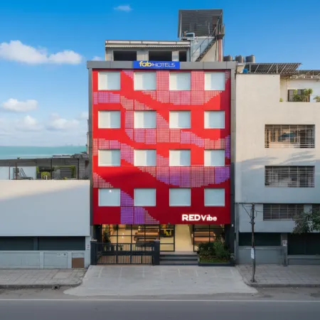 FabHotel Red Vibe - Kasturba Nagar Отели рядом с достопримечательностью «Taj Mahal Palace»