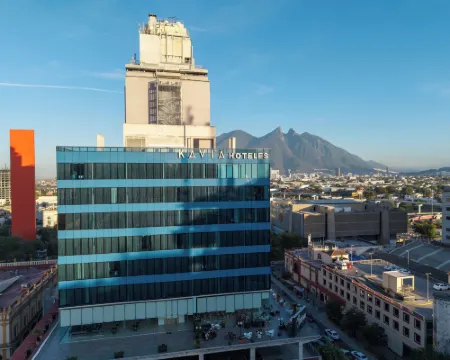 ホテル カヴア モンテレイ モンテレーのホテル