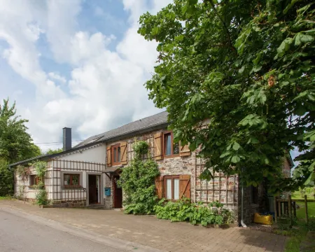 Heritage Holiday Home in Roumont, Cleaning Included Hotels in Bertogne