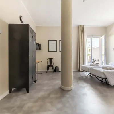 Piccolo Catalunya Hostel Отели рядом с достопримечательностью «Железнодорожная станция Альгеро»