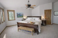 Stunning Lake & Mountain Views + Walk to Town + XL Hot Tub!