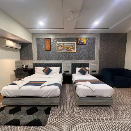 Hotel New Diamond By Glitz Hotels Отели рядом с достопримечательностью «Пляж Версова»