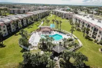 Sun-kissed Beach Condo With Amazing Pool, Tennis & Patio - Steps to the Beach! - Wifi