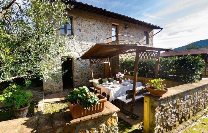 Spacious Cottage in Buti