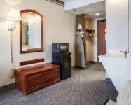 Rodeway Inn & Suites Milwaukee Airport - Airport Shuttle