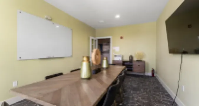 Landing Apartments Near Sand Lake - Universal