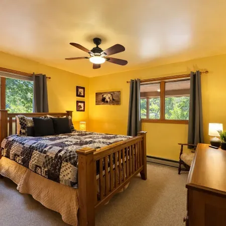 Bear Paw 2 Bedroom Home by NW Comfy Cabins by RedAwning