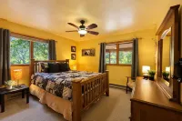 Bear Paw 2 Bedroom Home by NW Comfy Cabins by RedAwning