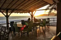 77 Sunset Plaza - breakfast
