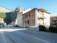 Apartment Tom Hotels in Omis