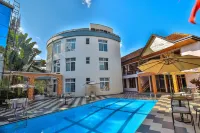 Homefree Hotel by signature