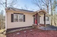 2 Mi to Dtwn Ellijay! Outdoorsy Escape w/ Hot Tub - Wifi