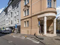 Elisabeth Old Town Hotel berhampiran The Blue Church - Church of St. Elizabeth