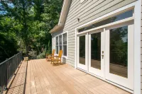 Lakefront 3BR w Private Dock Firepit Free Tix