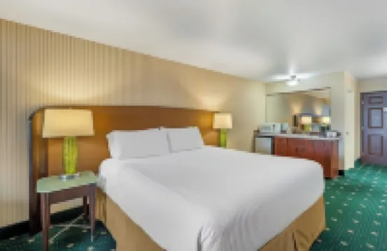 Rogue Regency Inn & Suites Hotels in 