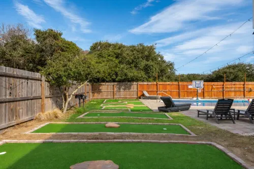 Central Obx Home with Pool, Mini Golf, 2 Suites, EV, Screened Patio, Outer Banks