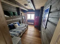 Beautiful classic cabin with sauna and hot tub