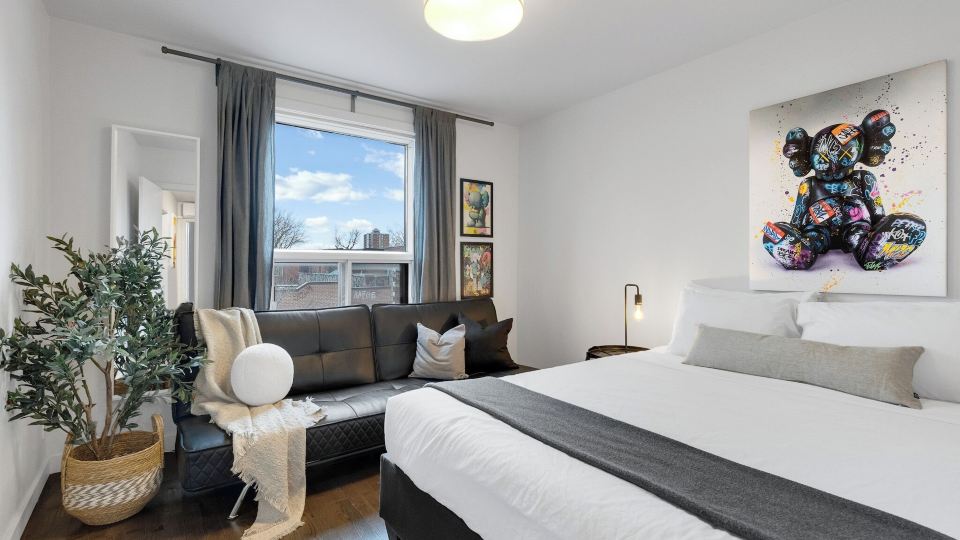 LIV Mtl Avenue Spacious 3Br Rooftop Suite Near Downtown Montreal
