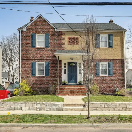 1 Mi to NYC Train & Arts District: Rahway Escape