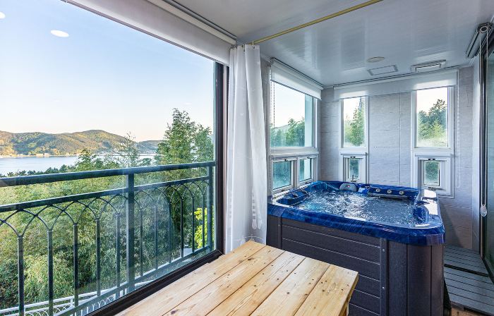 Geoje Arco Pool Villa