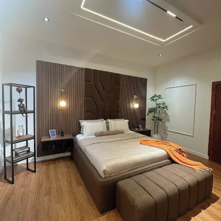Lia's Court Apartments
