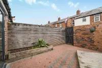 GuestReady - Charming Retreat in Trafford