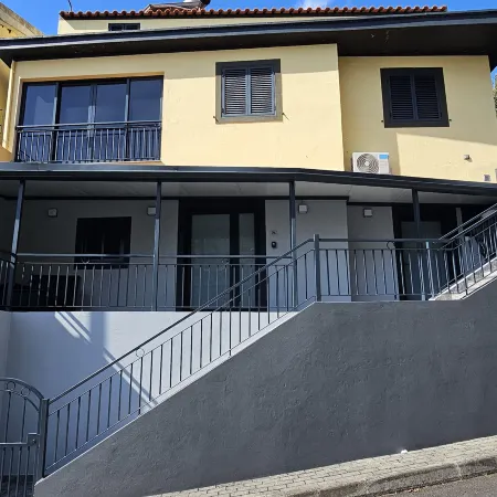 Charming 1-Bedroom Apartment with Ocean Views in Calheta