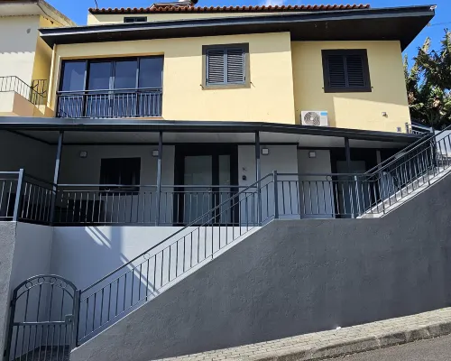 Charming 1-Bedroom Apartment with Ocean Views in Calheta 卡列塔住宿飯店