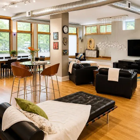 House 5863- Chicago's Premier Bed and Breakfast