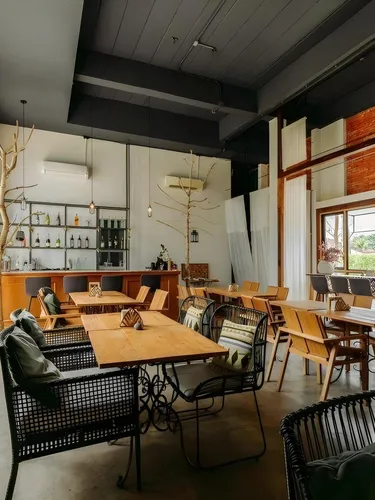 รูปภาพของWhite Wall Riverfront Hotel