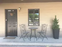 The Raccoons Den in the quaint Village of Aurora  호텔