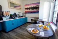 Carousel Beach Inn - Breakfast
