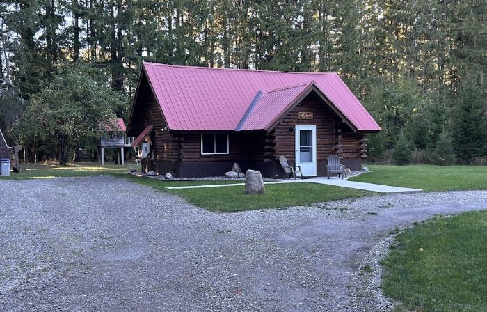 Waterfall Cabin - Pictured Rocks Lodging