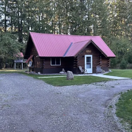 Waterfall Cabin - Pictured Rocks Lodging