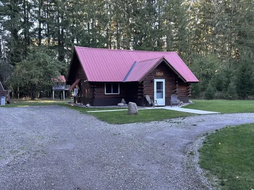 Waterfall Cabin - Pictured Rocks Lodging - Chalets