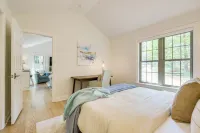 Beautiful Raleigh Cottage Rental 5 Mi to Downtown - spa