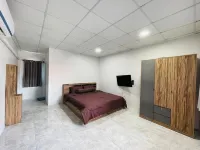 Luxurious 12-Bedroom Villa Retreat in Tambon Pong, Thailand - Wifi