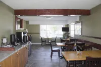 Best Budget Inn & Suites Kamloops - breakfast