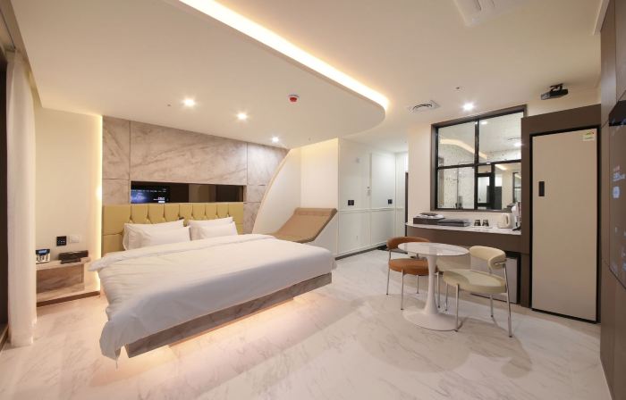 Muan Muse Self-check-in Hotel