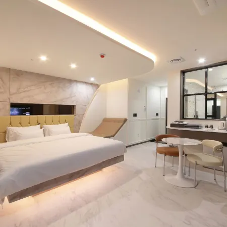 Muan Muse Self-check-in Hotel