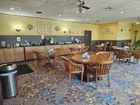 The Lodge at Russell - Russell Inn - Motels