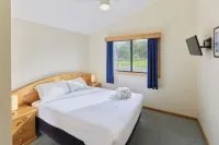 Rose Gardens Holiday Park - balcony