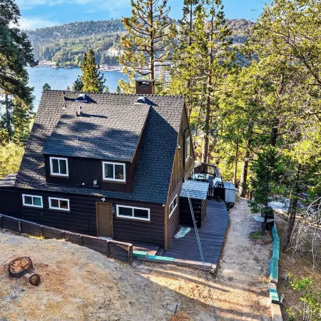 Emerald Overlook by Avantstay Mountain Cabin Lake Views + Hot Tub + Fire Pit