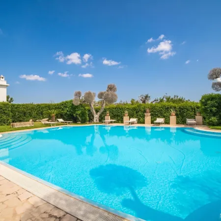 Villa Lisa with Huge Pool and Garden - Happy Rentals