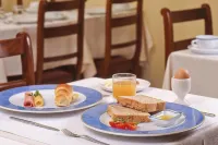 Hotel Lacoul Inn - breakfast