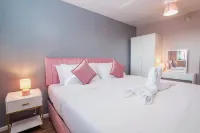 Free Parking 2BR Sleeps 5 Close to JR Hospital - balcony