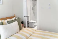 Cosy 1BR by Calton Hill & Royal Mile - مطابخ
